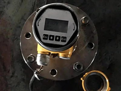 Transmisor de nivel por radar para la industria del negro de carbón/humo